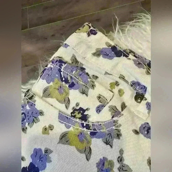 Adam Levine Floral Short - Picture 5 of 7